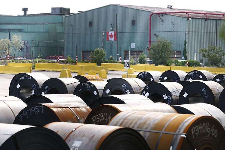 Os Estados Unidos mant&ecirc;m atualmente tarifas de 15% a 50% sobre produtos canadenses como a&ccedil;o, alum&iacute;nio e cobre