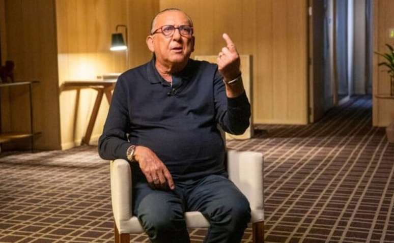 Narrador recebeu homenagem especial ap&oacute;s a final da Copa do Mundo &ndash;