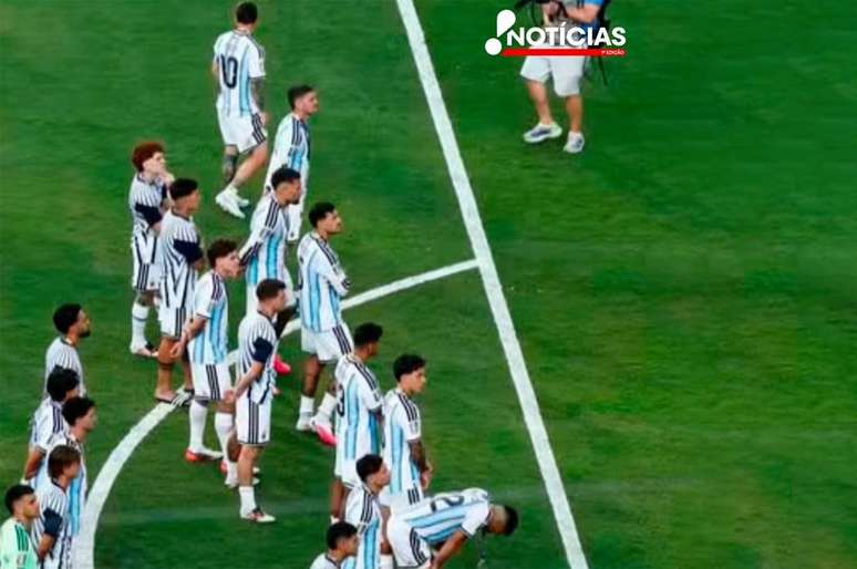 Jogadores ficaram junto com seus torcedores ao longo da premia&ccedil;&atilde;o &ndash;