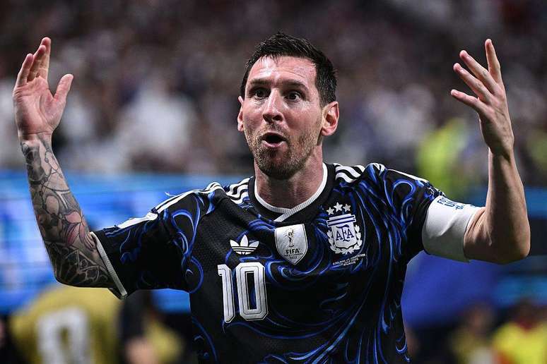 Messi liderou a Argentina contra a Inglaterra, em uma vit&oacute;ria que ficar&aacute; nos livros de hist&oacute;ria do futebol
