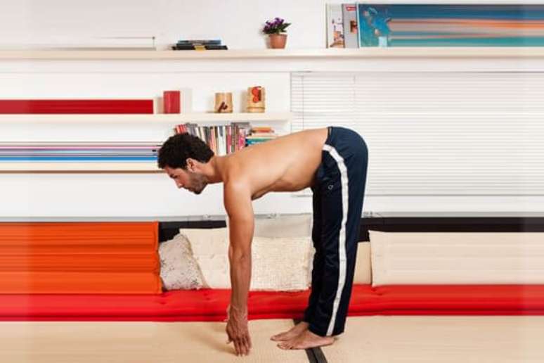 Ardha Uttanasana &mdash; alongamento com apoio