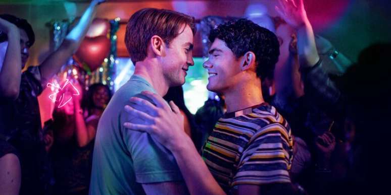 Kit Connor e Joe Locke s&atilde;o Nick e Charlie em 'Heartstopper', s&eacute;rie (e agora filme) que alavancou suas carreiras.