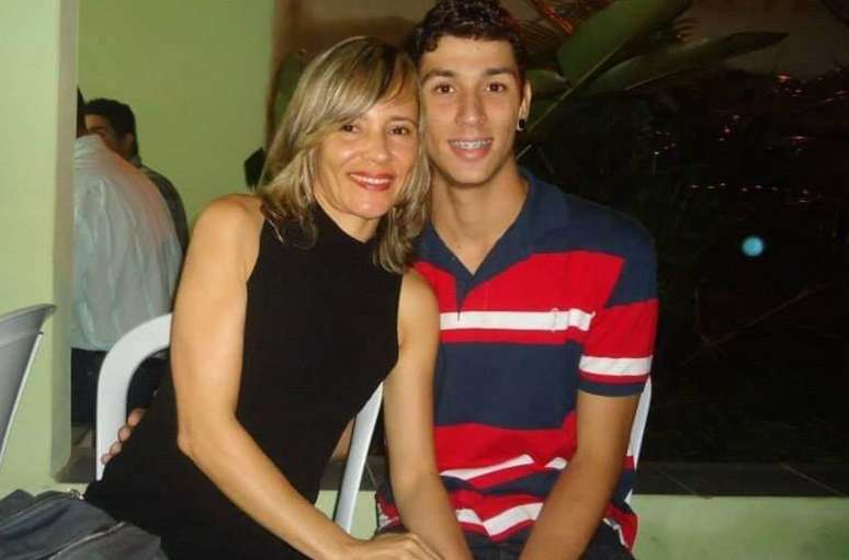 V&acirc;nia usou da dor para tentar ajudar outras pessoas que sofrer com o v&iacute;cio em bets