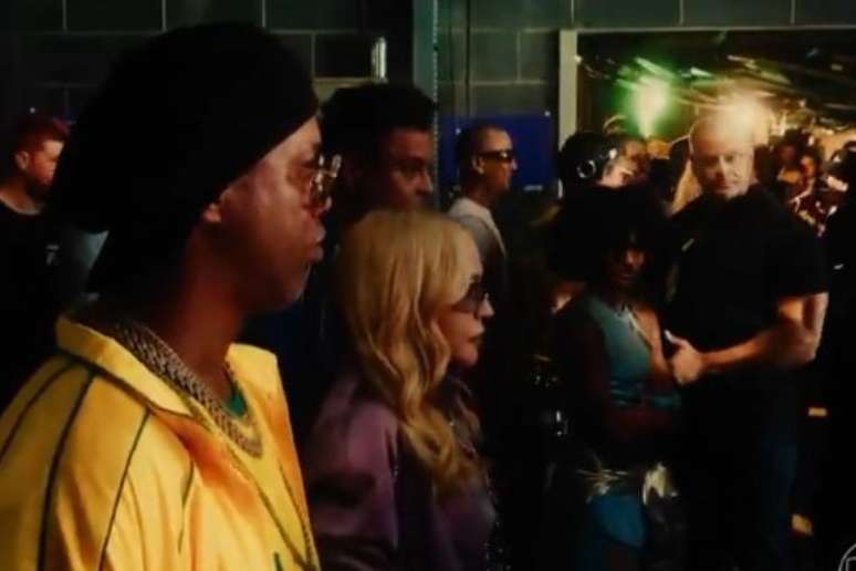 Ronaldinho Ga&uacute;cho antes de entrar em cena com Madonna