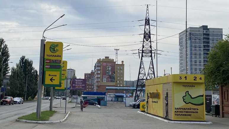Um posto de combust&iacute;veis fechado em Omsk.