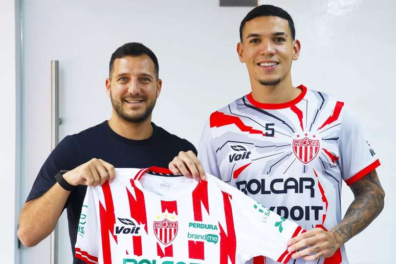 Naves assinou contrato por quatro temporadas &ndash;