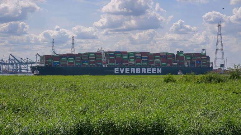 O navio Ever Given bloqueou o Canal de Suez em 2021