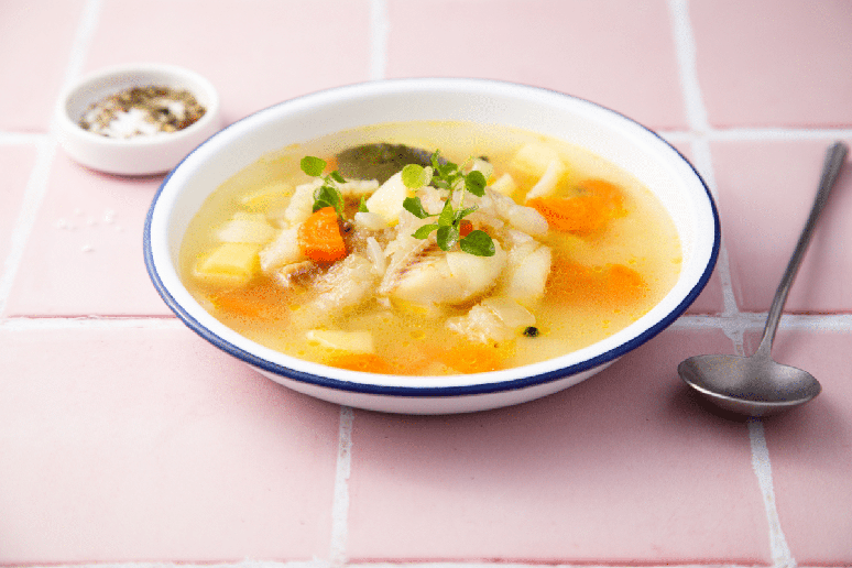 Caldo de peixe com legumes 