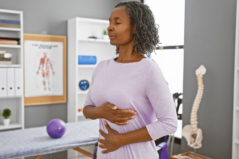 A respira&ccedil;&atilde;o diafragm&aacute;tica estimula o uso adequado do principal m&uacute;sculo respirat&oacute;rio, favorecendo o controle da respira&ccedil;&atilde;o e promovendo o relaxamento 