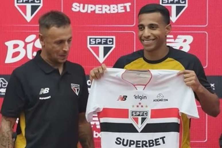 Victor S&aacute; com a camisa do S&atilde;o Paulo&nbsp; &ndash;
