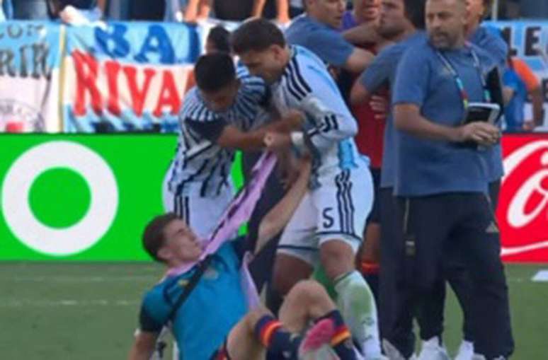 Paredes agrediu Gavi ap&oacute;s o apito final de Espanha x Argentina na decis&atilde;o da Copa &ndash;