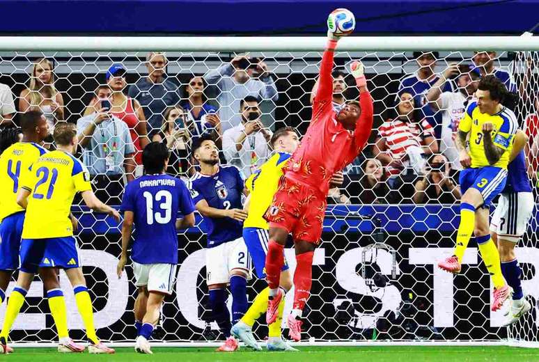 Suzuki, do Jap&atilde;o, fez &oacute;timas partidas, como contra a Su&eacute;cia &ndash;