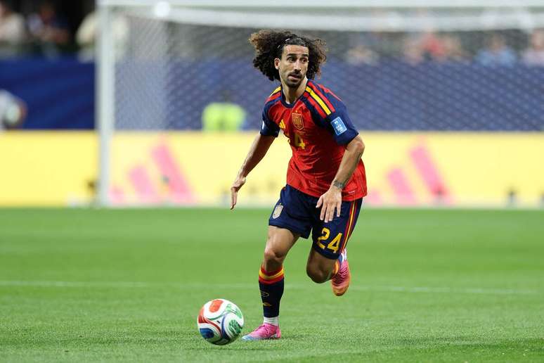 Cucurella volta &agrave; Espanha ap&oacute;s o t&iacute;tulo mundial e vai defender o Real Madrid &ndash;