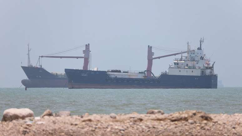 Navios no Estreito de Ormuz