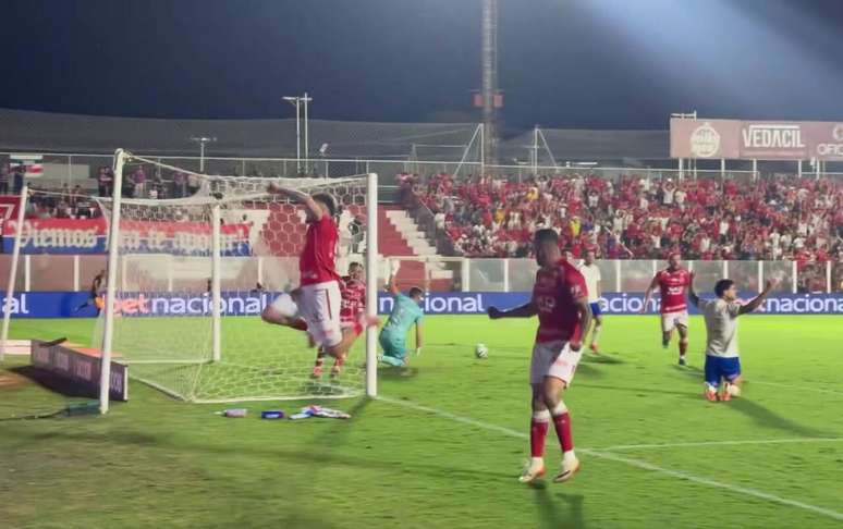 Jogadores do Vila Nova festejam gol no triunfo diante do Fortaleza, no OBA &ndash;