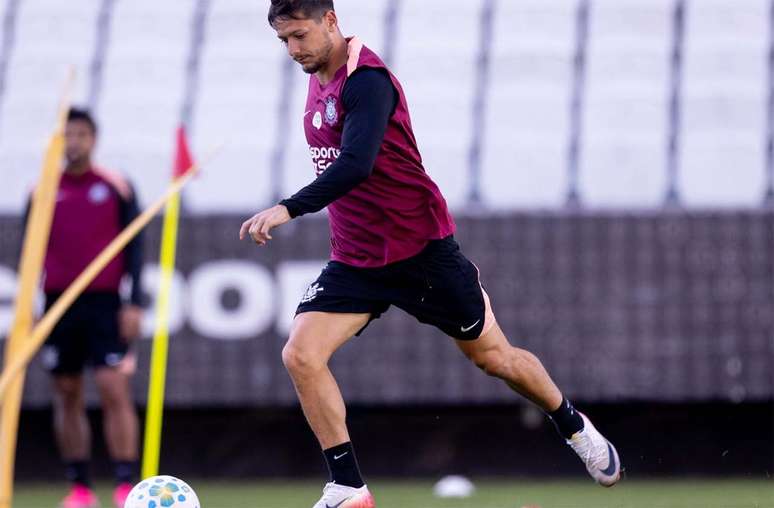 Jogadores do Corinthians n&atilde;o aprovaram novo gramado da Neo Qu&iacute;mica Arena &ndash;