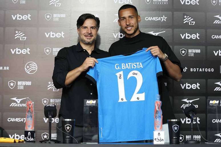 Gabriel Batista durante a a apresenta&ccedil;&atilde;o ao Botafogo &ndash;