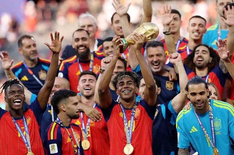 Espanha conquista segunda estrela mundial &ndash;