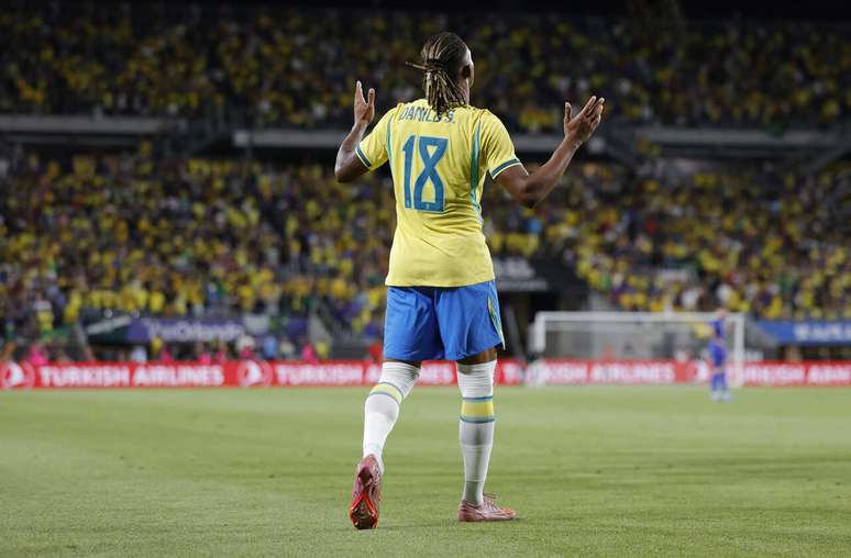 Danilo marcou gola&ccedil;o no amistoso do Brasil contra a Cro&aacute;cia &ndash;