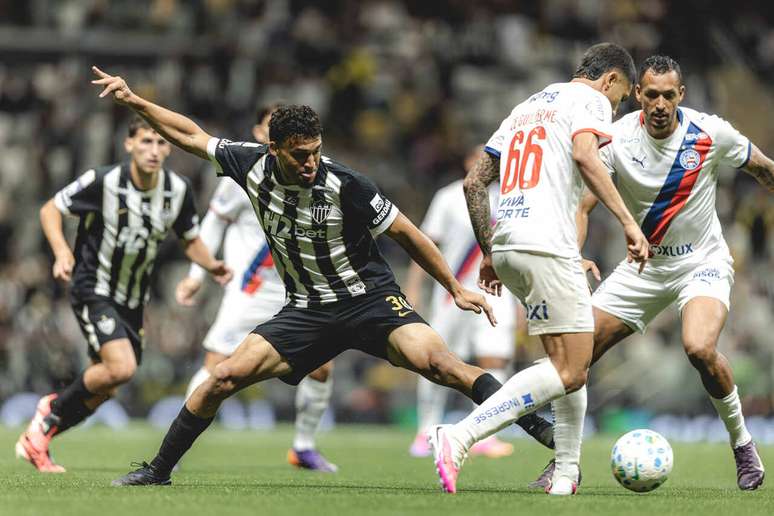 Dentro de campo, o Galo n&atilde;o conseguiu corresponder e tomou um empate contra o Bahia &ndash;