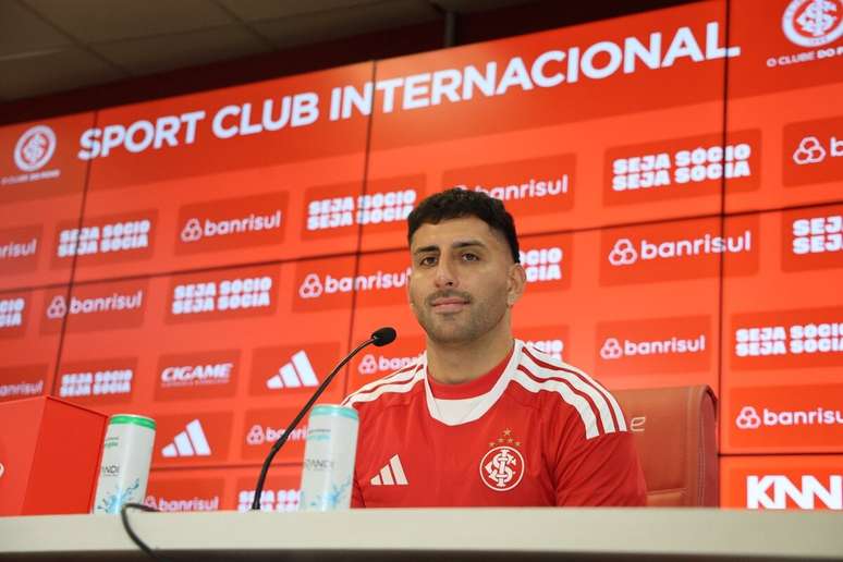 Comiss&atilde;o t&eacute;cnica mant&eacute;m confian&ccedil;a no chileno para sequ&ecirc;ncia da temporada &ndash;