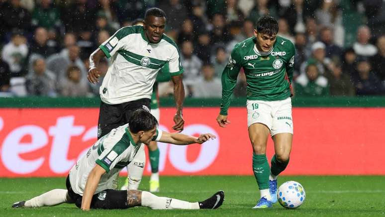Ram&oacute;n Sosa levou o terceiro cart&atilde;o amarelo e n&atilde;o joga contra o Atl&eacute;tico-MG no domingo &ndash;