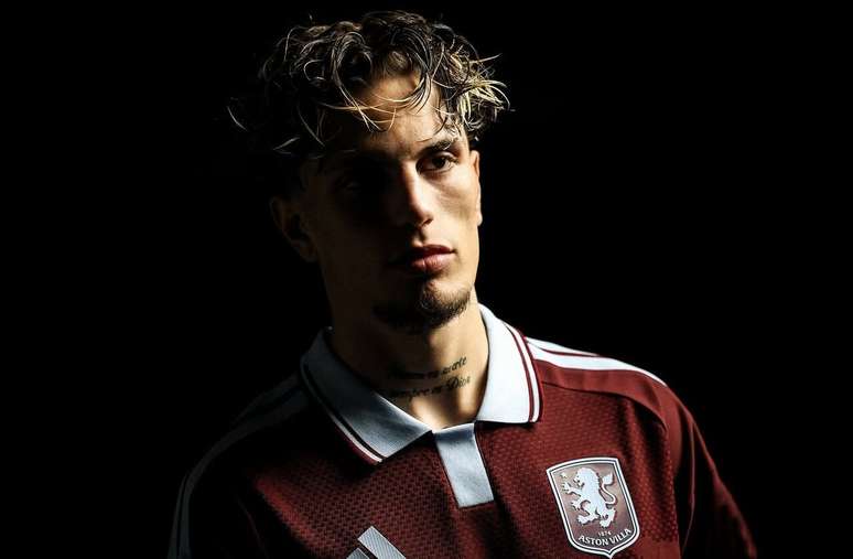 Garnacho chega para substituir Morgan Rogers &ndash;