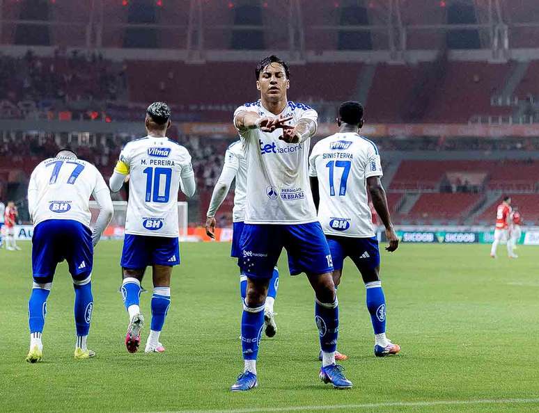 Cruzeiro ampliou no segundo tempo, e o torcedor tratou de ir embora do est&aacute;dio &ndash;