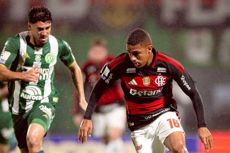 Samuel Lino d&aacute; nova assist&ecirc;ncia pelo Flamengo &ndash;