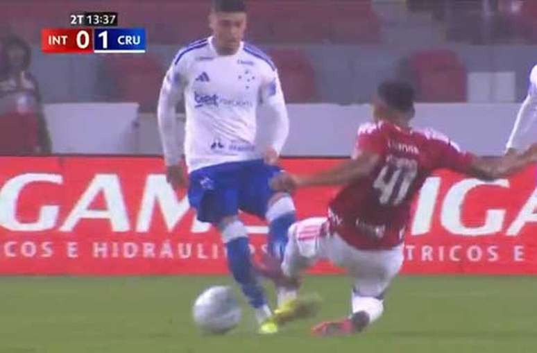 Entrada dura de Victor Gabriel causa fratura na perna esquerda de Gabriel Pec &ndash;
