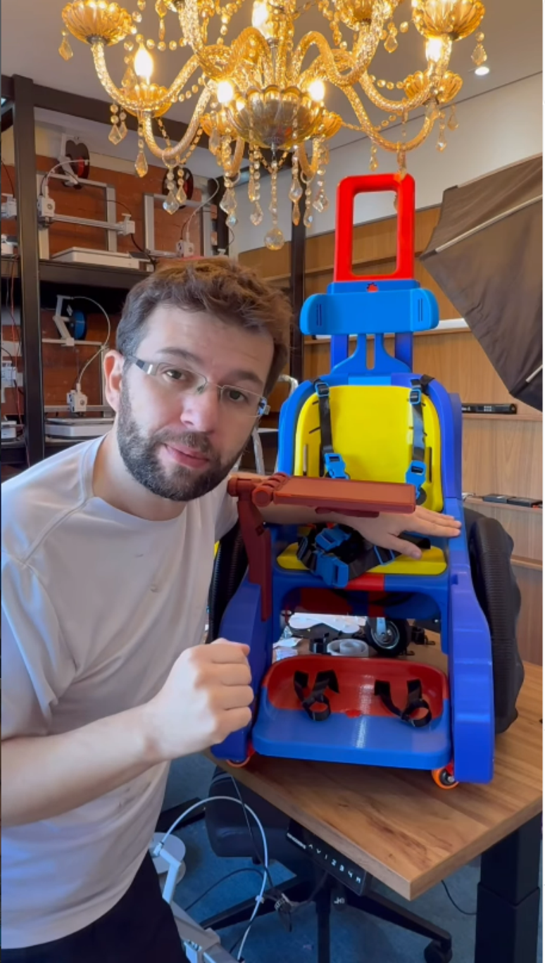 F&iacute;sico cria cadeiras de rodas para crian&ccedil;as com impress&atilde;o 3D e sonha com rede de volunt&aacute;rios