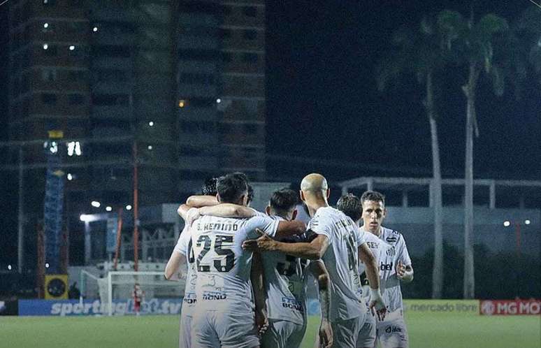 Santos tenta se afastar da zona de rebaixamento &ndash;