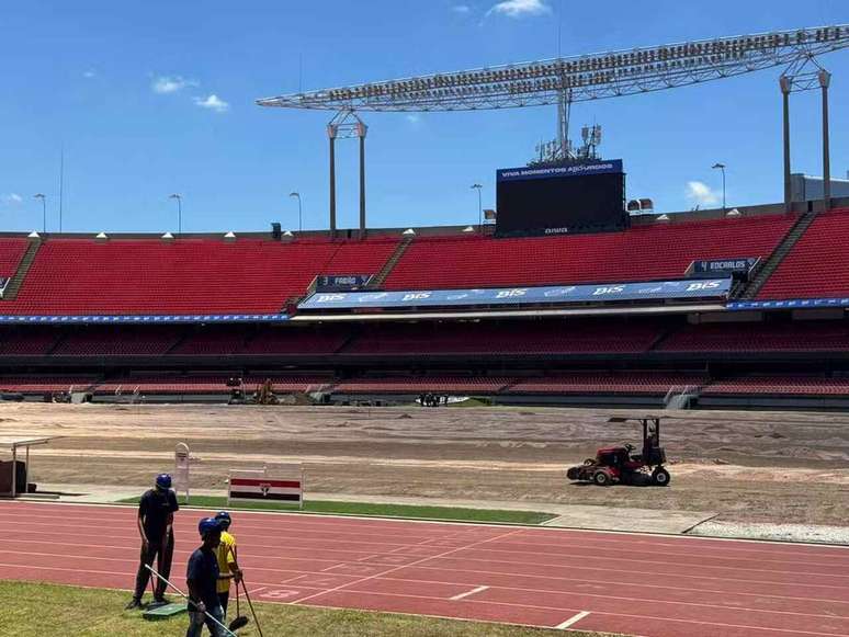 S&atilde;o Paulo faz a troca do gramado do Morumbis depois de alguns shows &ndash;