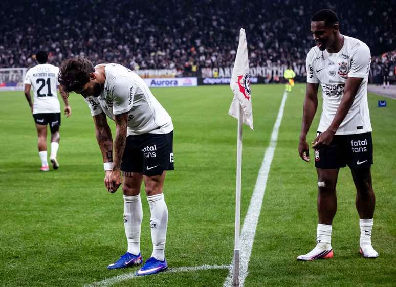 Reforma de R$ 800 mil em gramado do Corinthians ainda levar&aacute; 15 dias para ser conclu&iacute;da &ndash;