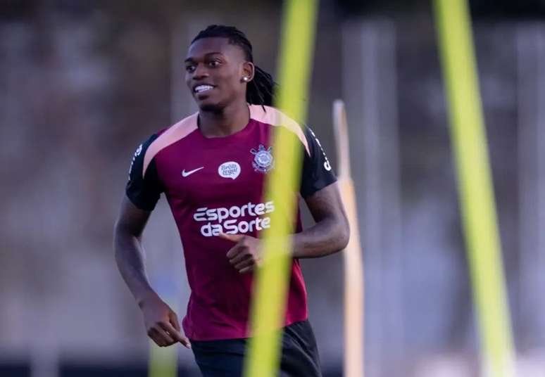 Rafael Le&atilde;o treina pelo Corinthians &ndash;