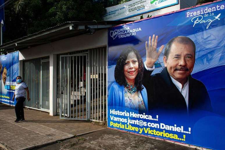 Cartazes sandinistas das &uacute;ltimas elei&ccedil;&otilde;es nicaraguenses de 2021, realizadas com os candidatos de oposi&ccedil;&atilde;o na pris&atilde;o e questionadas pelos organismos internacionais