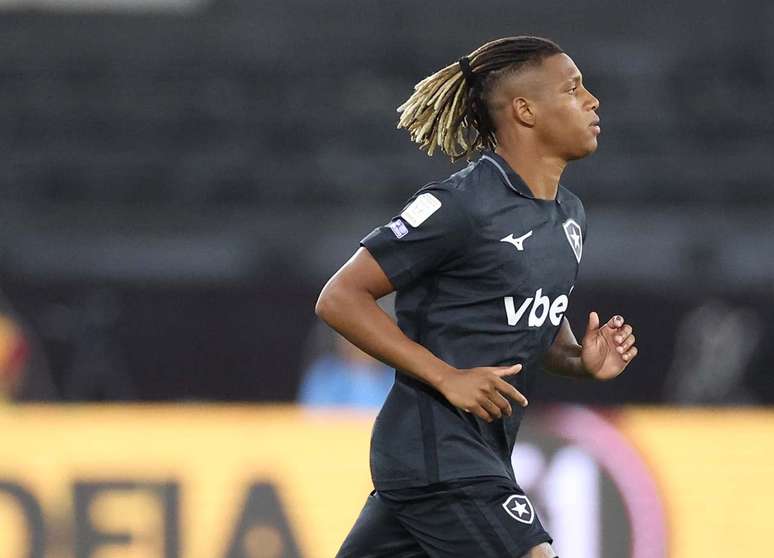 Danilo Santos em a&ccedil;&atilde;o contra o Vit&oacute;ria &ndash;