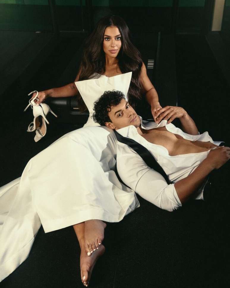 Juntos h&aacute; sete anos, Victor e Jarline compartilharam registros do ensaio pr&eacute;-casamento nas redes sociais