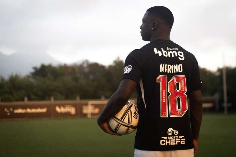 Jogador veste a camisa 18 do Vasco &ndash;