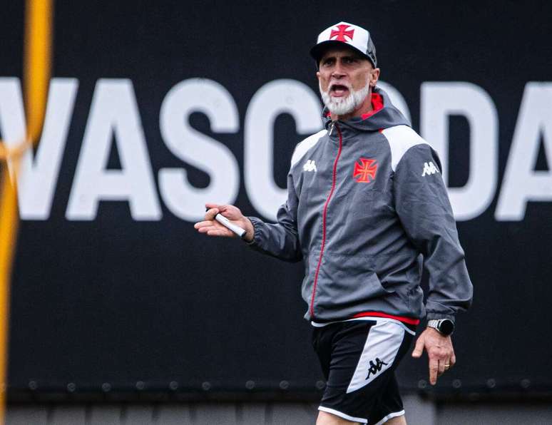 &Aacute;lvaro Pacheco n&atilde;o durou nem um m&ecirc;s no Vasco, em 2024 &ndash;