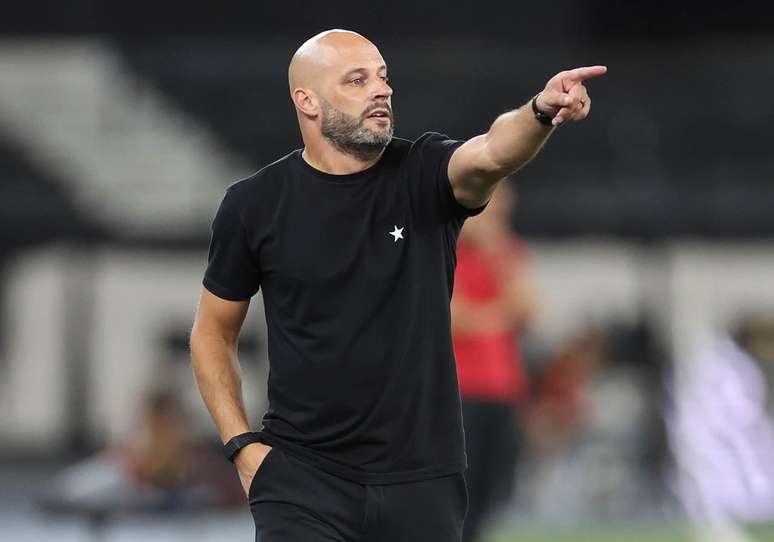 Franclim Carvalho ter&aacute; menos uma noite de dor de cabe&ccedil;a com a defesa &ndash;