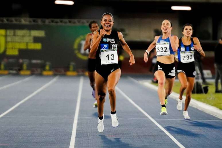Nubia de Oliveira conquista o tricampeonato nos 10000m (Foto: Fernanda Paradizo)