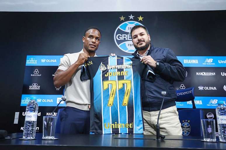 Meio-campista atuar&aacute; com a camisa 77 no Gr&ecirc;mio &ndash;