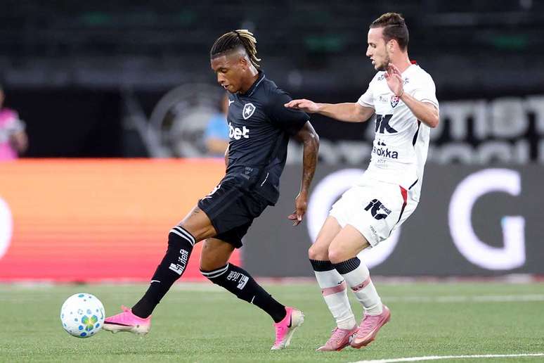Palmeiras n&atilde;o deve ir atr&aacute;s de mais refor&ccedil;os ap&oacute;s negativa por Danilo &ndash;