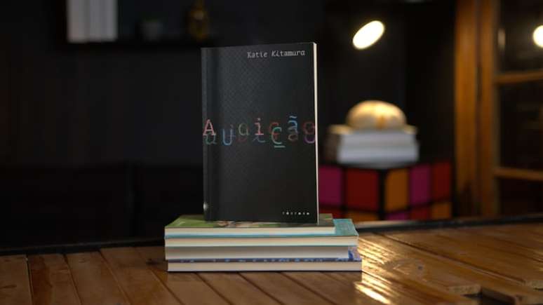 Capa do livro 'Audi&ccedil;&atilde;o', de Katie Kitamura (Editora F&oacute;sforo)