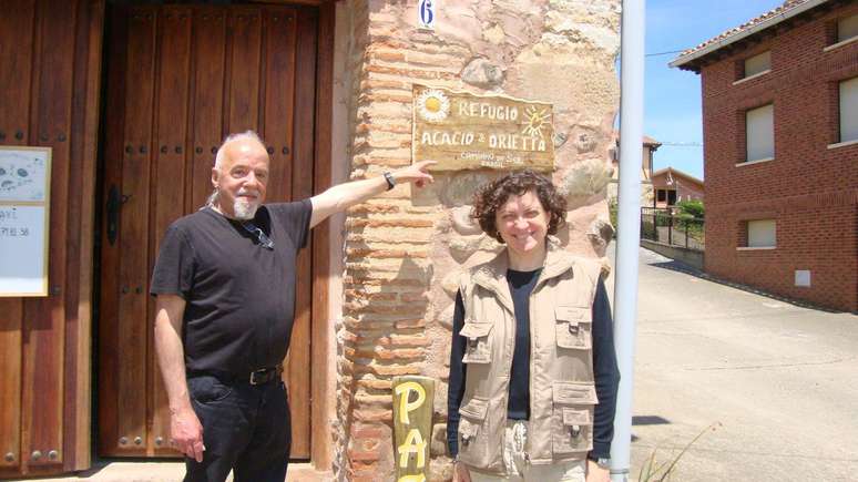 Paulo Coelho &eacute; um dos visitantes da pousada de Ac&aacute;cio da Paz, em Viloria de Rioja