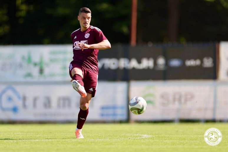 Andrei Girotto durante treinamento no Al Faisaly &ndash;