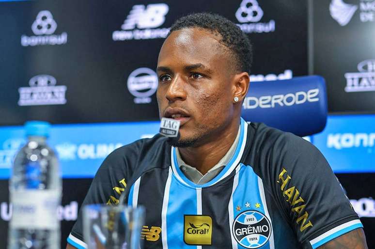 Jovane Cabral tem 28 anos e chega para brigar por posi&ccedil;&atilde;o no ataque &ndash;