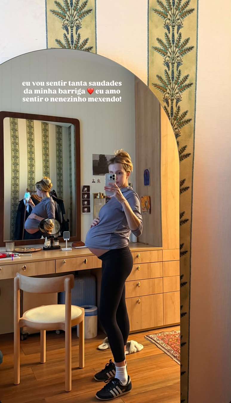 Isa Scherer compartilha com seus seguidores que ama sentir seu beb&ecirc; mexendo na barriga.