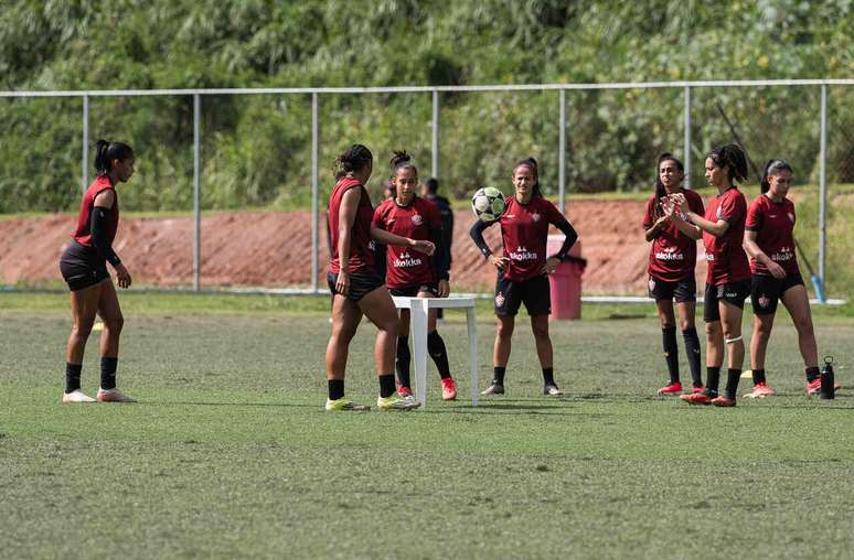 Vit&oacute;ria visita o Corinthians em busca de uma rea&ccedil;&atilde;o no Brasileir&atilde;o Feminino &ndash;
